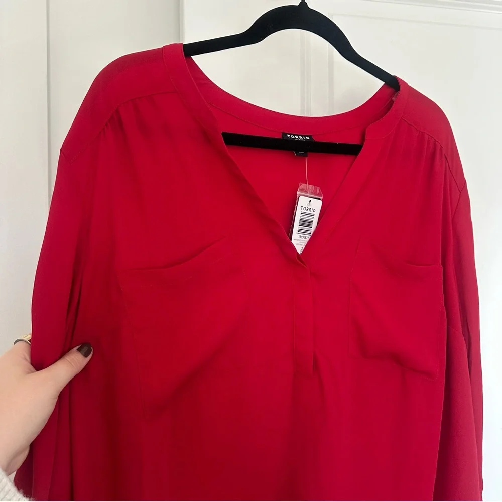 NWT! Torrid (2X) “Harper” Red V-Neck 3/4 Sleeve Flowy Top - Picture 6 of 10